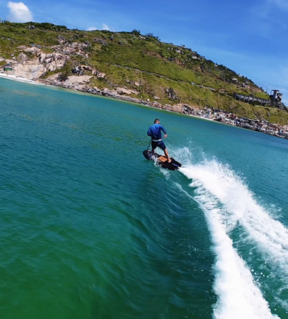 SKULD_pranchaeletrica_em acao (3).png